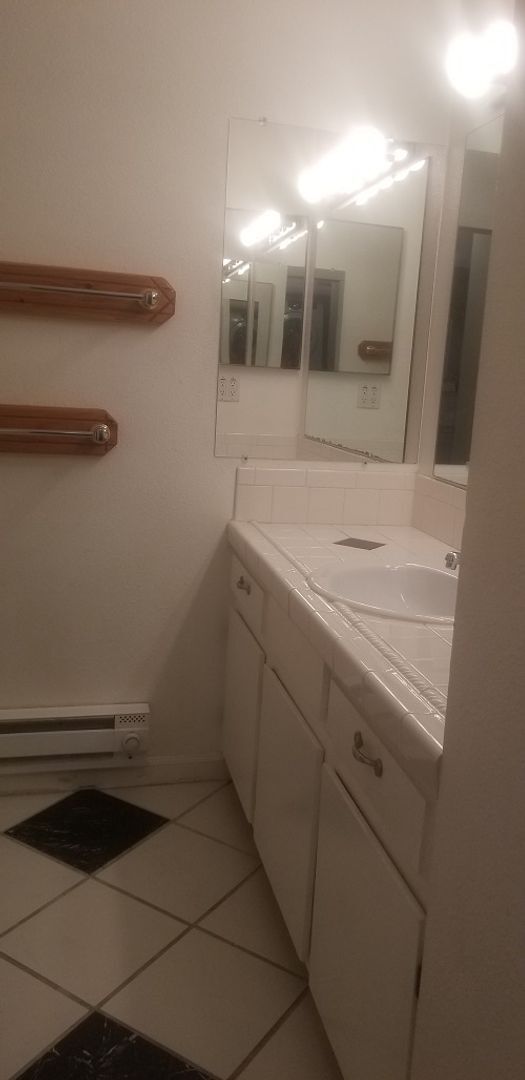 Building Photo - Bright 2-Bedroom Condo Ready for Move-In