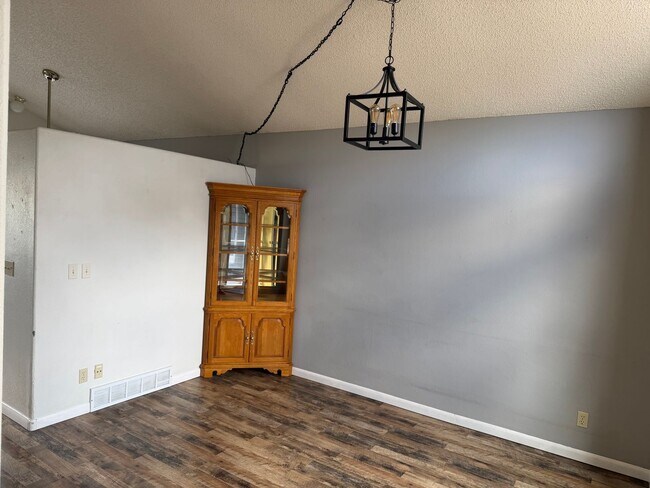 Building Photo - Vickers Heights 4 Bedroom, 3 Bathroom Single Family Home with Fenced in Yard