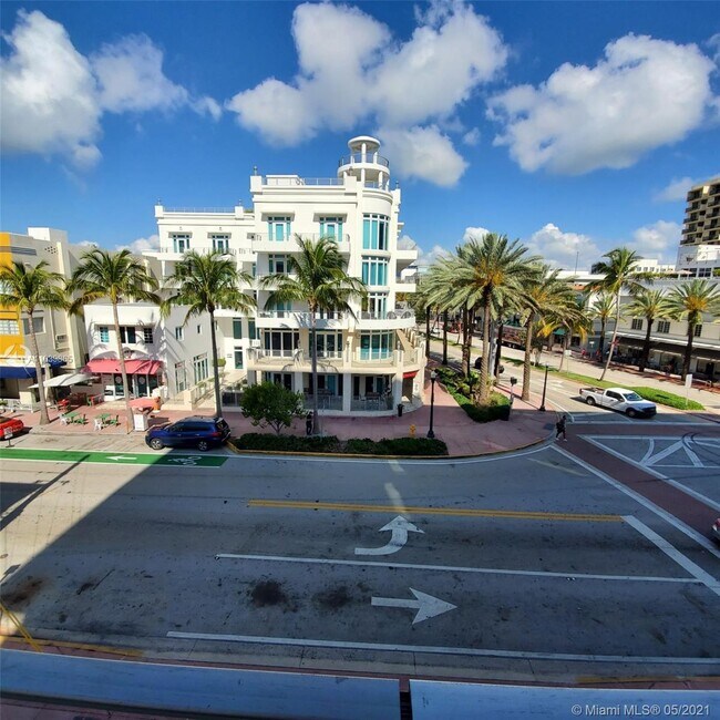 Building Photo - 465 Ocean Dr