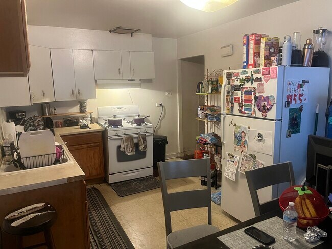 Foto del edificio - 324 Callan Ave