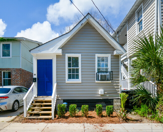 Building Photo - Great Downtown Charleston Location!