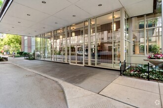 Building Photo - 1325 N State Pkwy