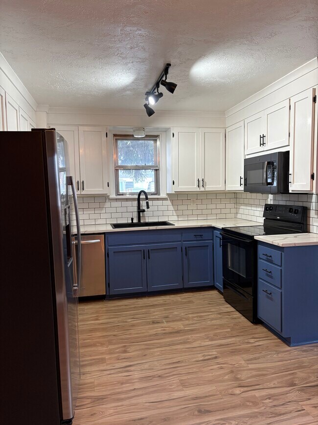 Building Photo - 6130 Butte St