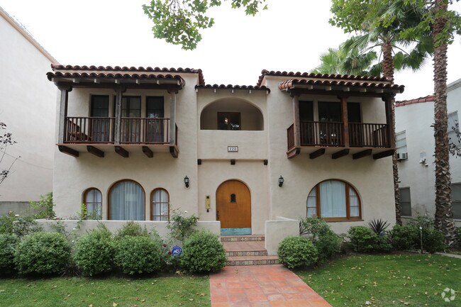 Foto del edificio - 128 S OAKHURST Dr