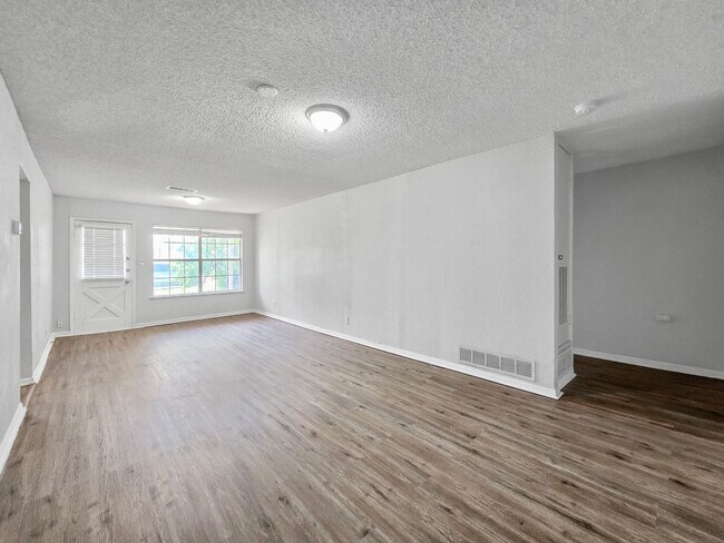 Foto del edificio - Coming Soon! 3 BR/2BA | Newly Renovated Single Family Home | 1-Car Garage Parking | In Weatherford!