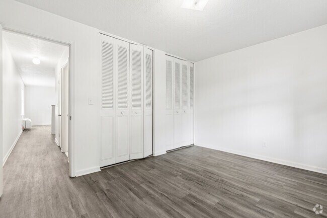1 dormitorio, 1 baño - 700 pies cuadrados - Dormitorio principal - Yvonne Apartments