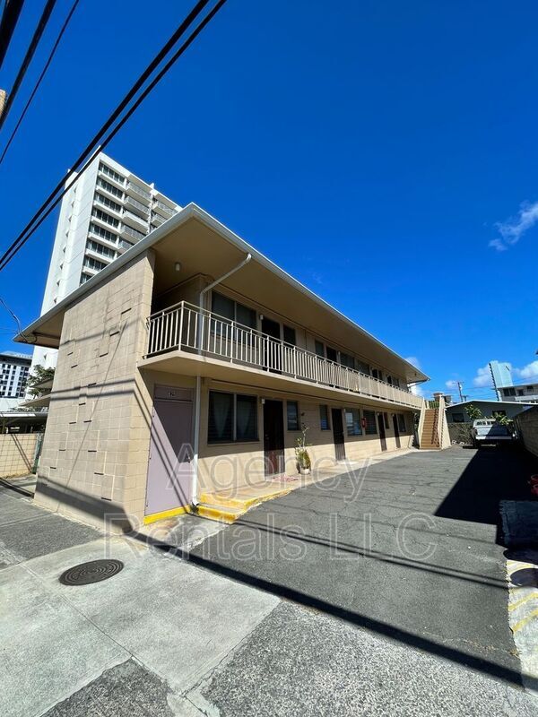 Foto principal - 825 University Ave