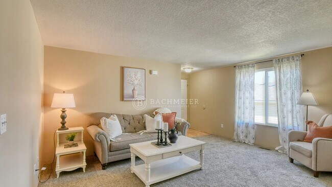 Foto del edificio - 3 Bed, 2 Bath Townhome
