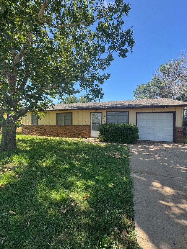Primary Photo - Charming 3-Bedroom Home with Spacious Layo...