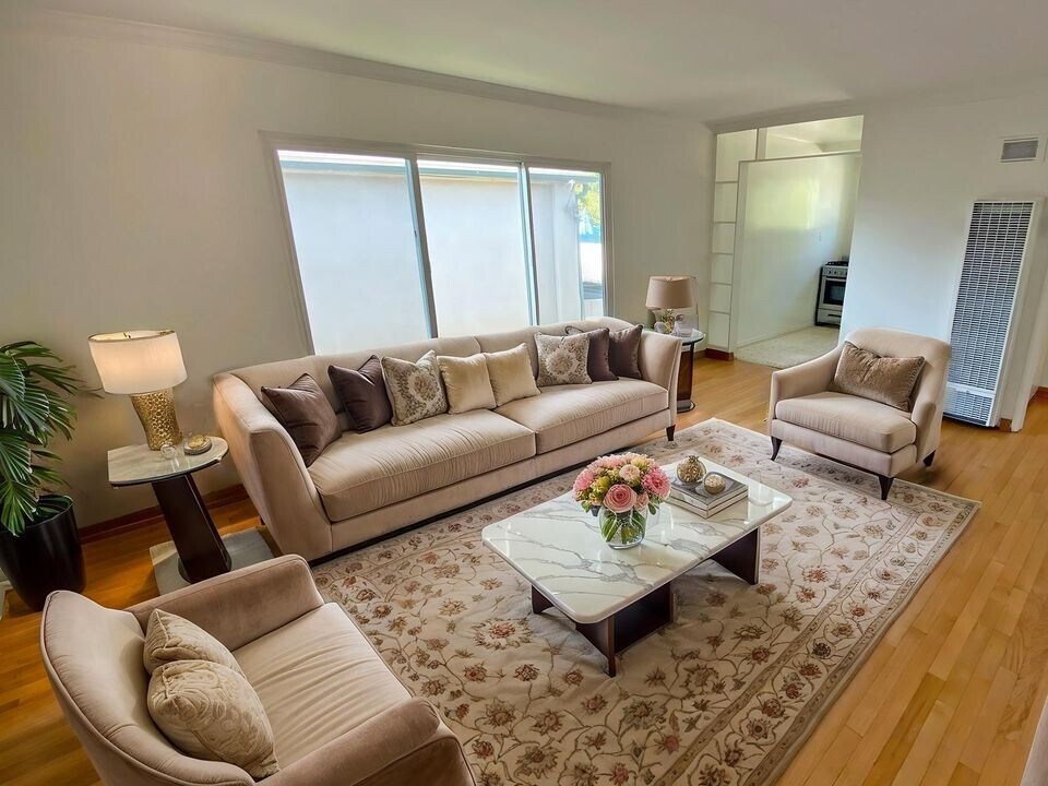 Foto principal - 3373 Rowena Ave