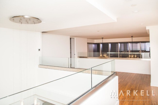 Foto del edificio - 329 W 38th St
