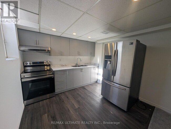 Building Photo - 573 Sheppard Ave