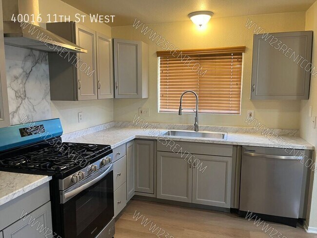 Foto del edificio - 40016 11th St W