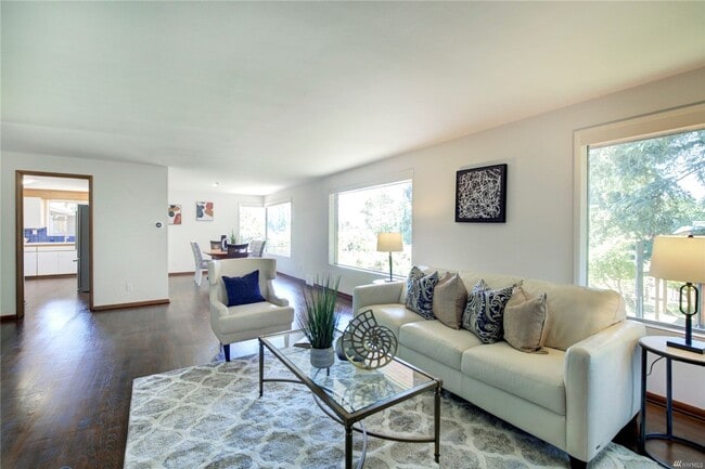 Building Photo - 4Bd/1.75Ba Seattle Home