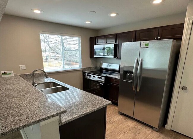 Foto del edificio - 12770 Mission Meadow Dr