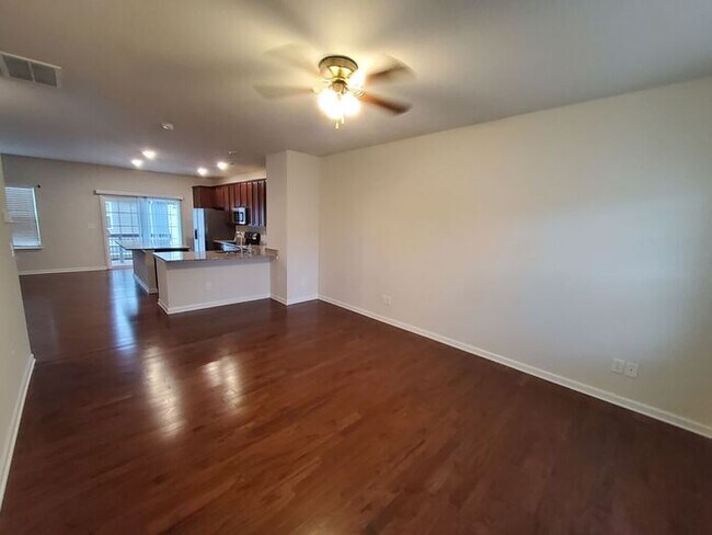 Building Photo - Beautiful spacious home in Steele Creek