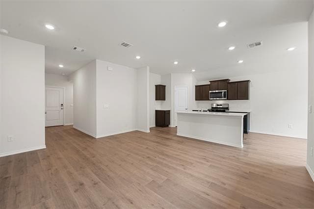 Foto del edificio - 2324 Burleson Rd