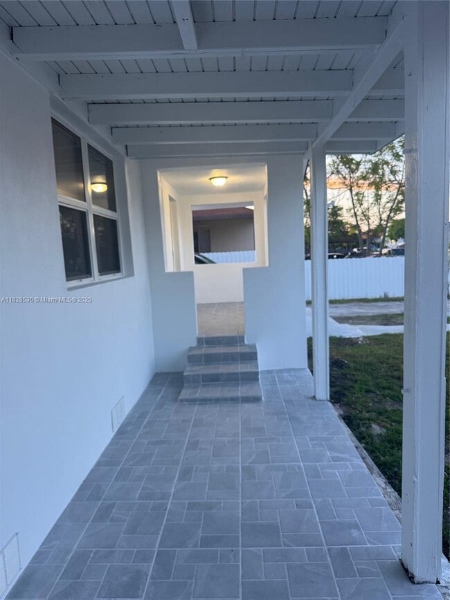 Building Photo - 432 NW 32nd Ct