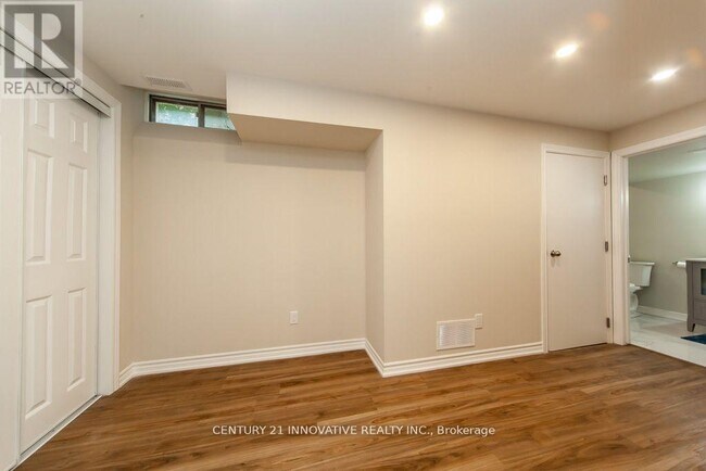 Building Photo - 16 Long Dr