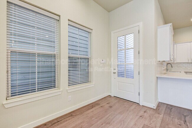 Foto del edificio - 1614 Northwood St