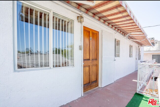 Foto del edificio - 1240 Lodi Pl