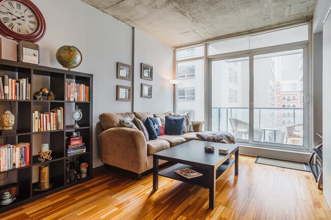 Building Photo - 333 Adelaide St E