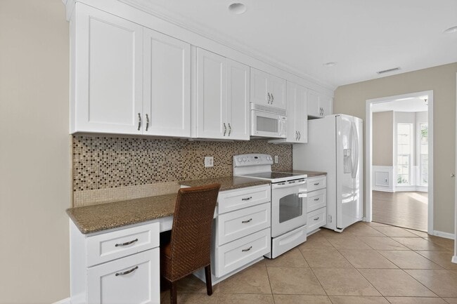 Foto del edificio - Charming 3BR House in Highland Creek