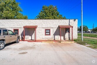 Building Photo - 104 College Dr