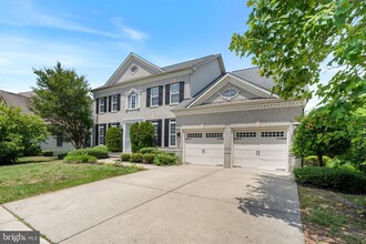 Building Photo - 15436 Symondsbury Way