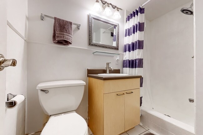 Building Photo - Available July 25! Convenient Location in ...