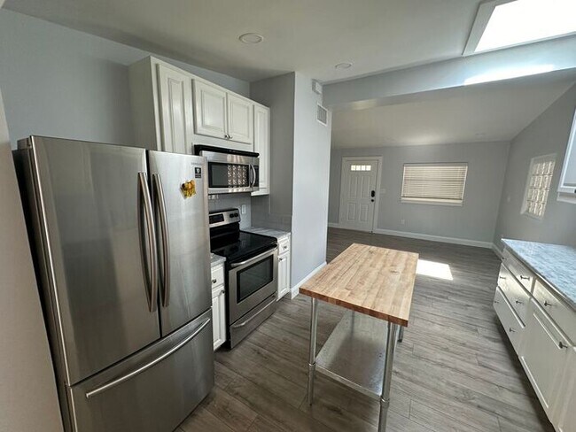 Foto del edificio - Beautiful 3 bedroom, 2 bath home located i...