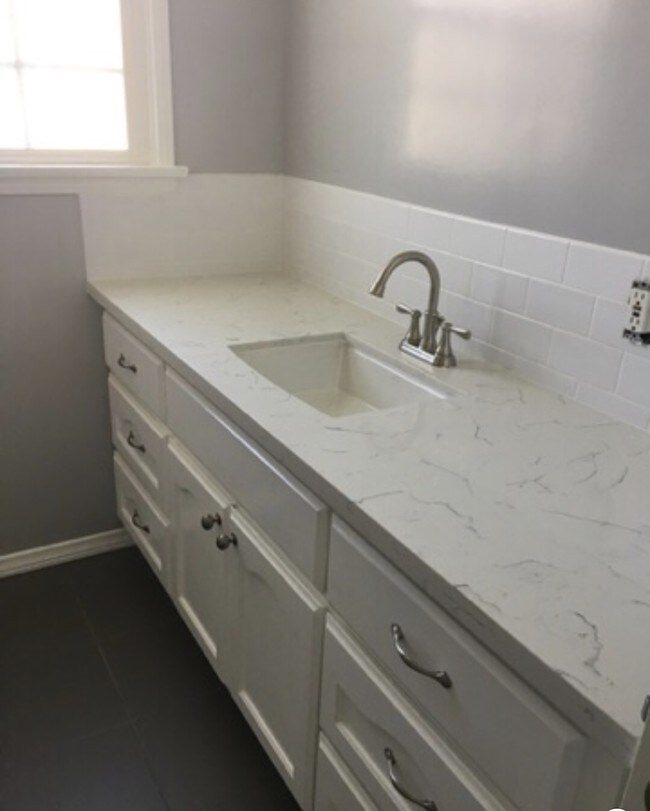 Foto del edificio - 651 Olmsted Dr