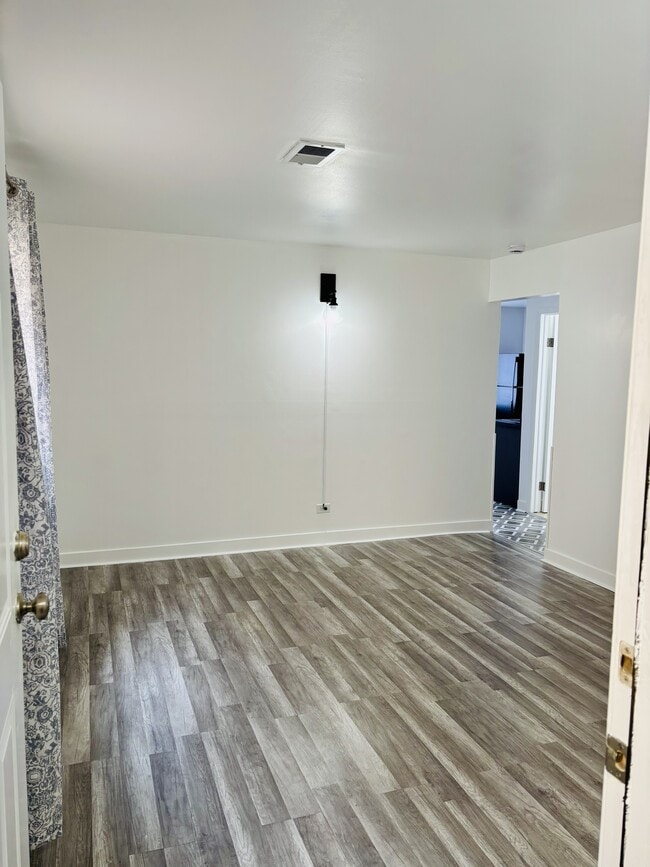 Building Photo - 5327 S 73rd Ave