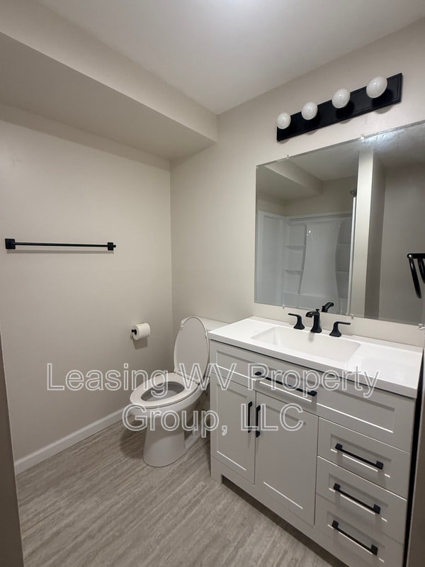 Building Photo - 448 Kingswood Dr