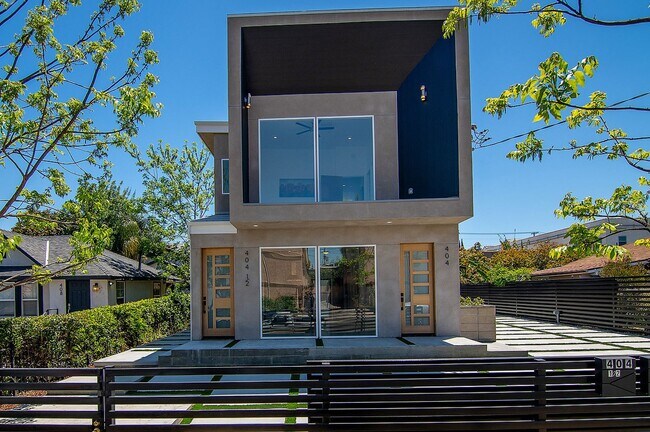 Foto del edificio - Lafayette Duplex