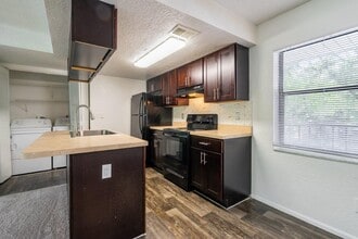 Building Photo - Melrose on the Bay Apartment Homes