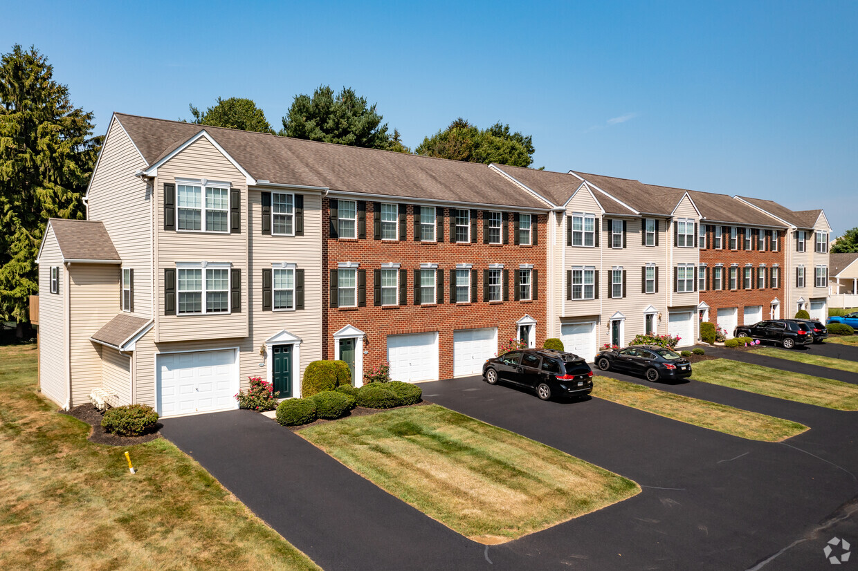 Primary Photo - Windsor Commons Townhomes