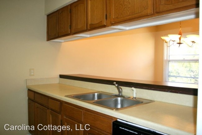 Building Photo - 416 6th Ave W
