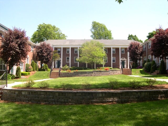 Foto del edificio - Larch Gardens Apartments