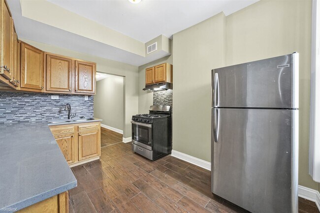 Foto del edificio - 3 br, 1 bath  - 4811 S Prairie Ave 2