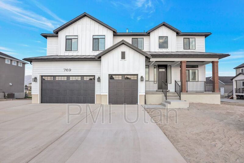 Foto principal - 1275 W State Rd
