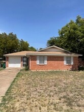 Building Photo - 816 Horseshoe Dr