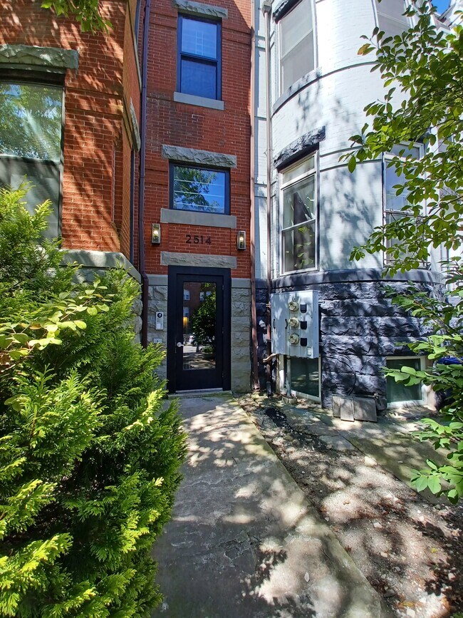 Foto del edificio - 2514 13th St NW