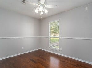 Building Photo - 226 Pecan Dr