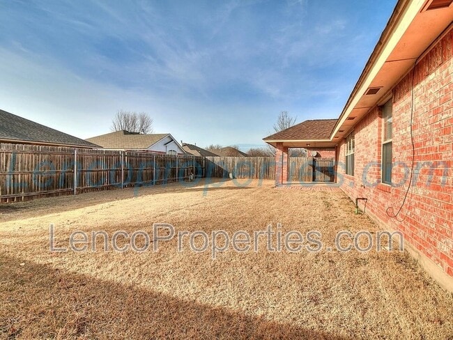 Building Photo - 1716 Briarcreek