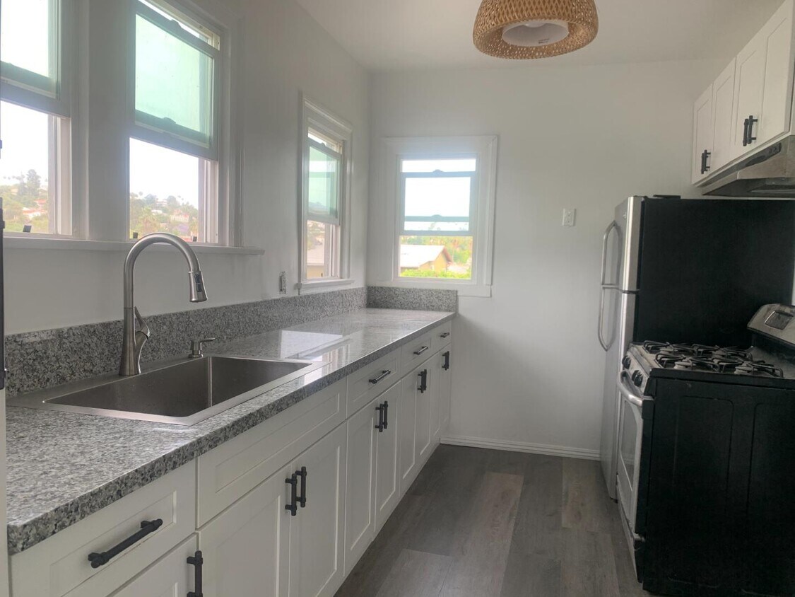 Foto principal - 1034 Hyperion Ave