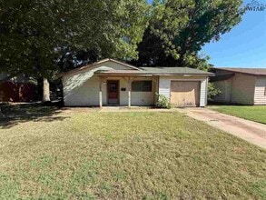 Building Photo - 4609 Meadow Lake Dr