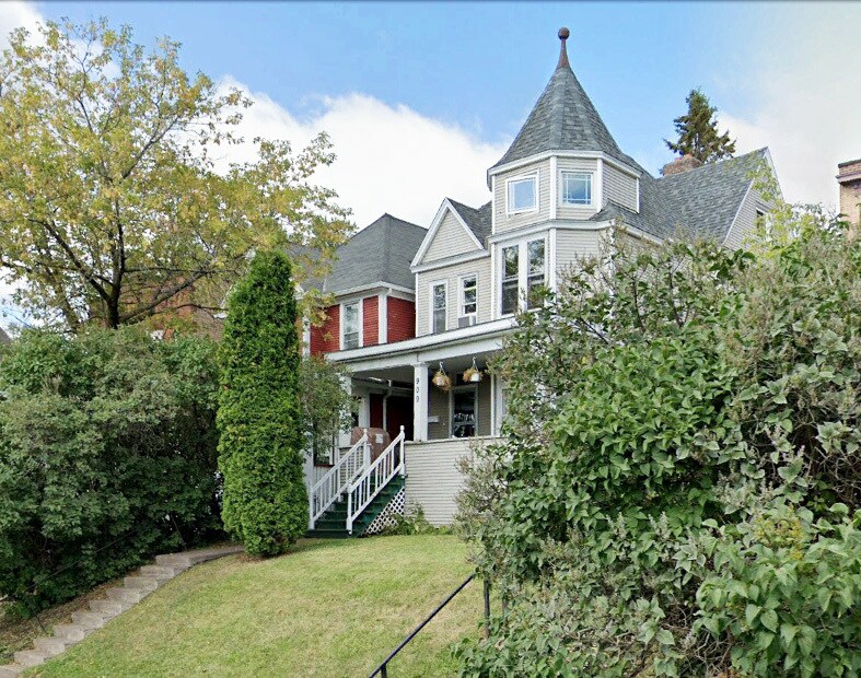 Foto principal - 909 E 5th St