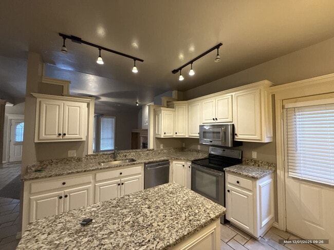 Foto del edificio - Stunning Home with Premium Upgrades and Modern Comforts!