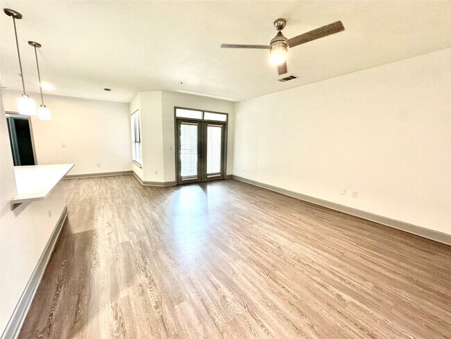 Foto del edificio - 3333 Weslayan St